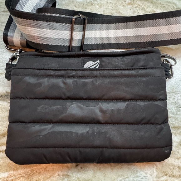 Think ROYLN black BUM bag - Picture 4 of 9